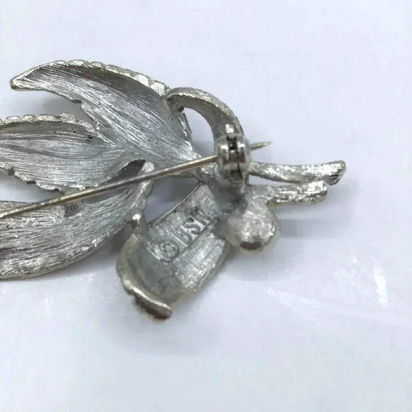 Vintage 1950s BSK Woolworth's Brooch Pin Silver Tone Leaves Feathers Faux Pearl - Picture 11 of 11